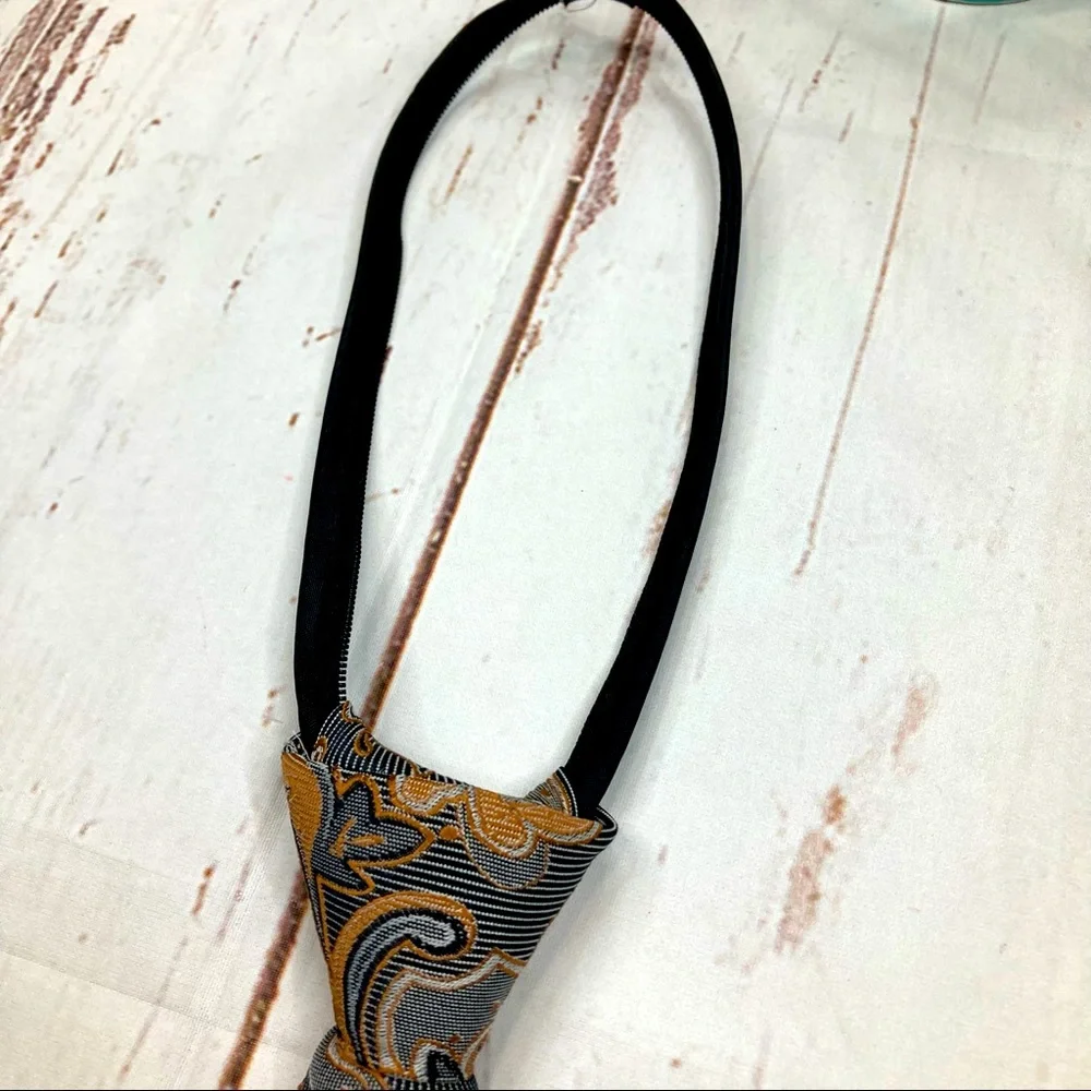 Sahara Club Tie ZipUp Gold & Black Sz 12 1/2 in